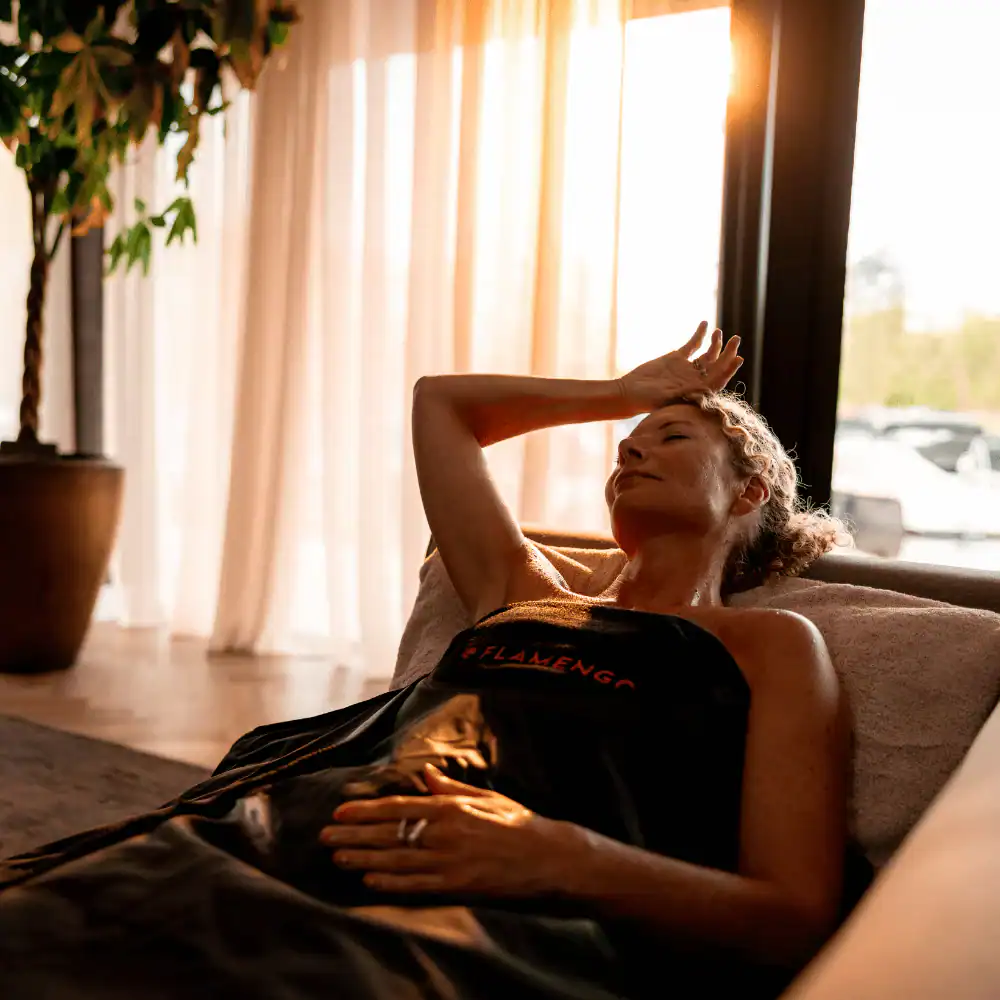 woonkamer vrouw bank infrarood sauna deken zon